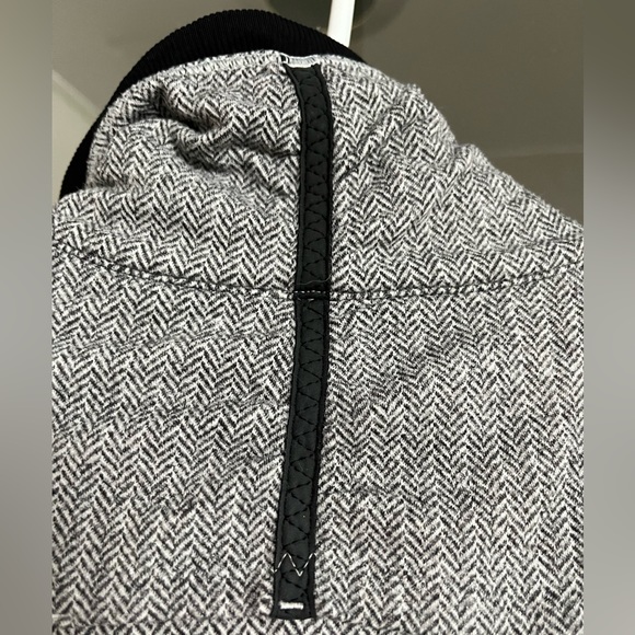 Lululemon gray and black herringbone half zip 4 - Picture 9 of 12